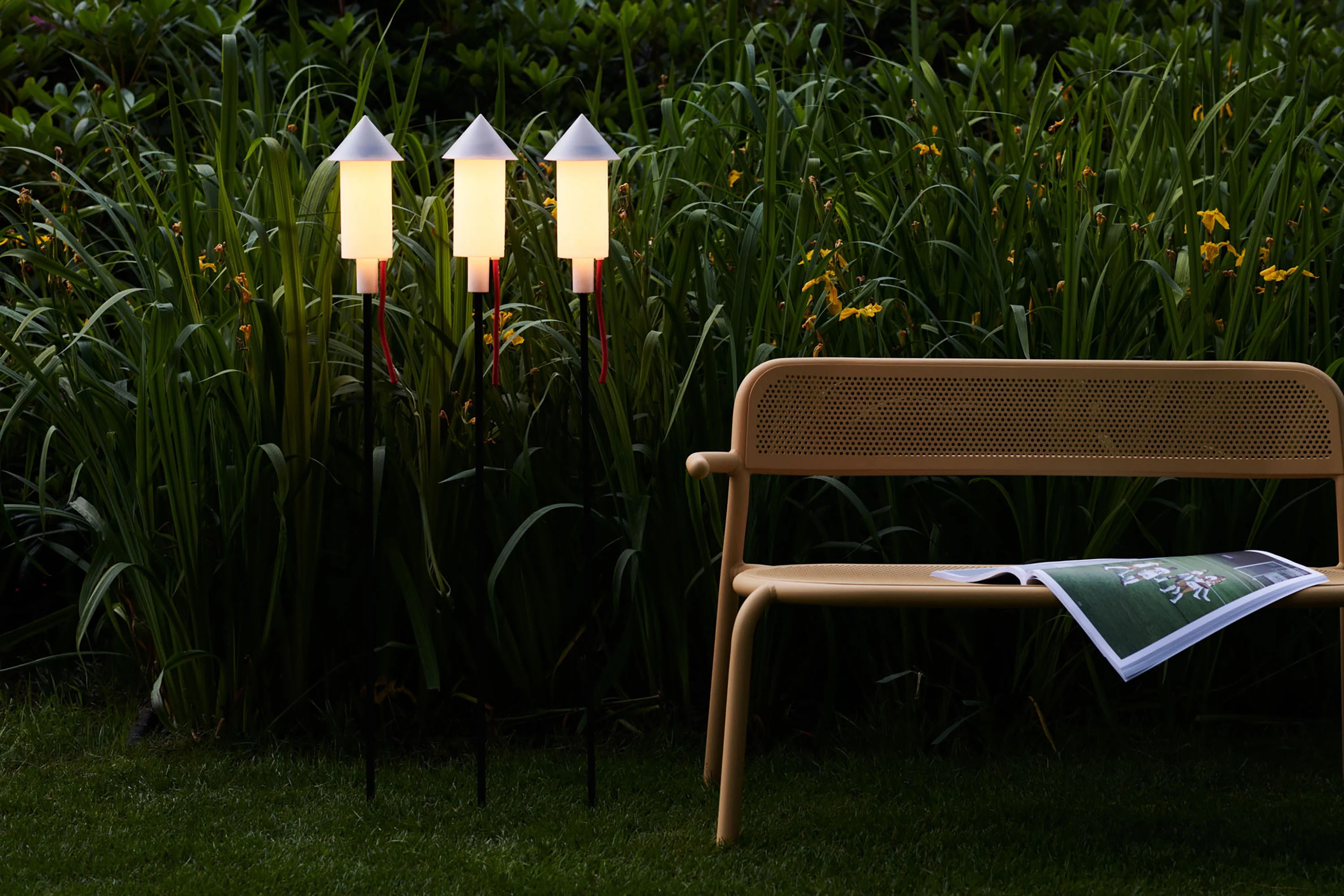 Pret a Racket Wireless Solar Outdoor Lights (Set of 3) - Image 11